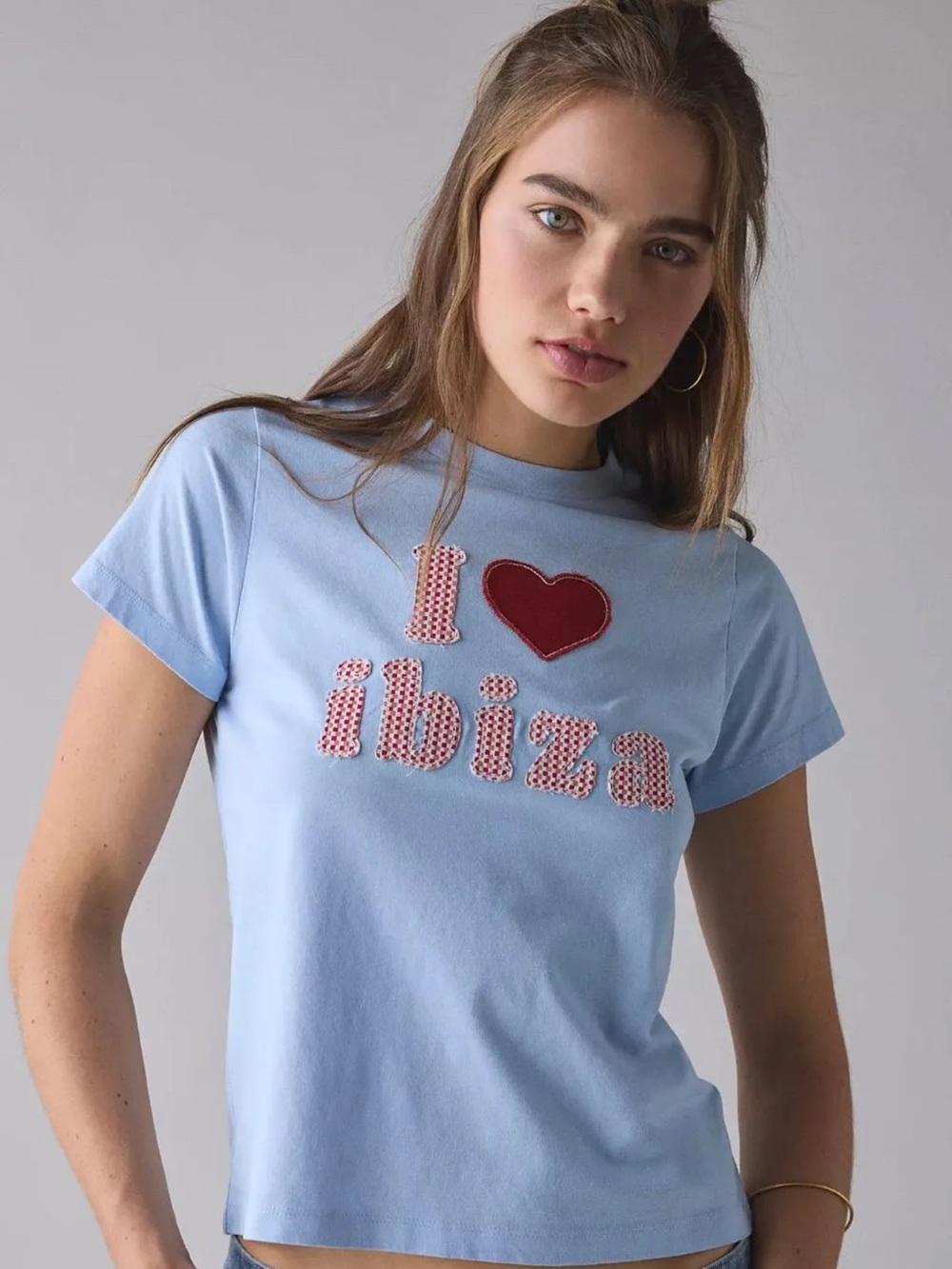 (SMALL) NWOT URBAN OUTFITTERS IBIZA APPLIQUÉ BABY TEE SHIRT